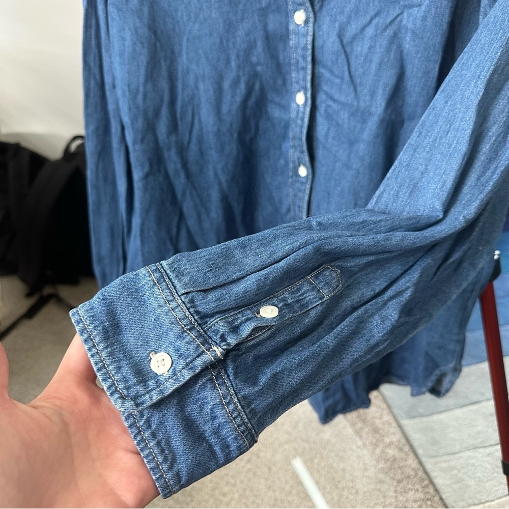 Universal Thread Women's Oversized Long Sleeve Collared Button-Down Shirt Indigo - Picture 6 of 8
